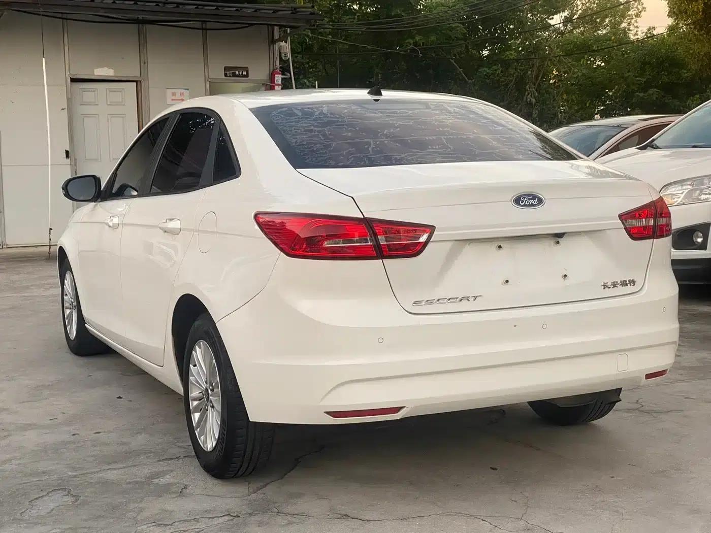 Ford Focus 2015 1.5L Manual Comfort Model — миниатюра 13