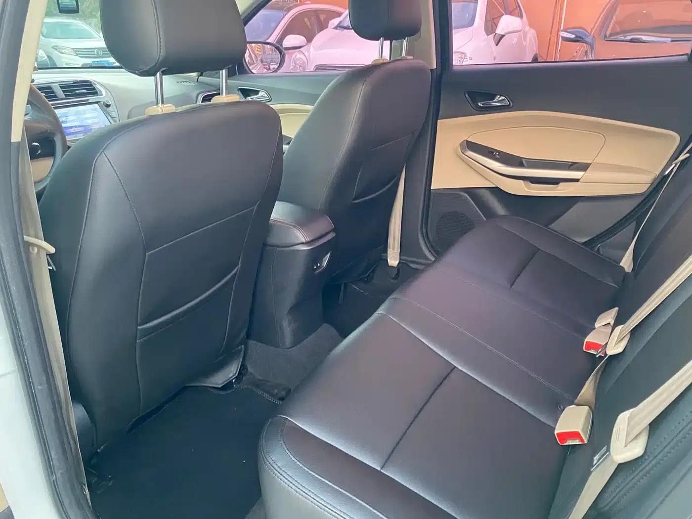 Ford Focus 2015 1.5L Manual Comfort Model — миниатюра 8