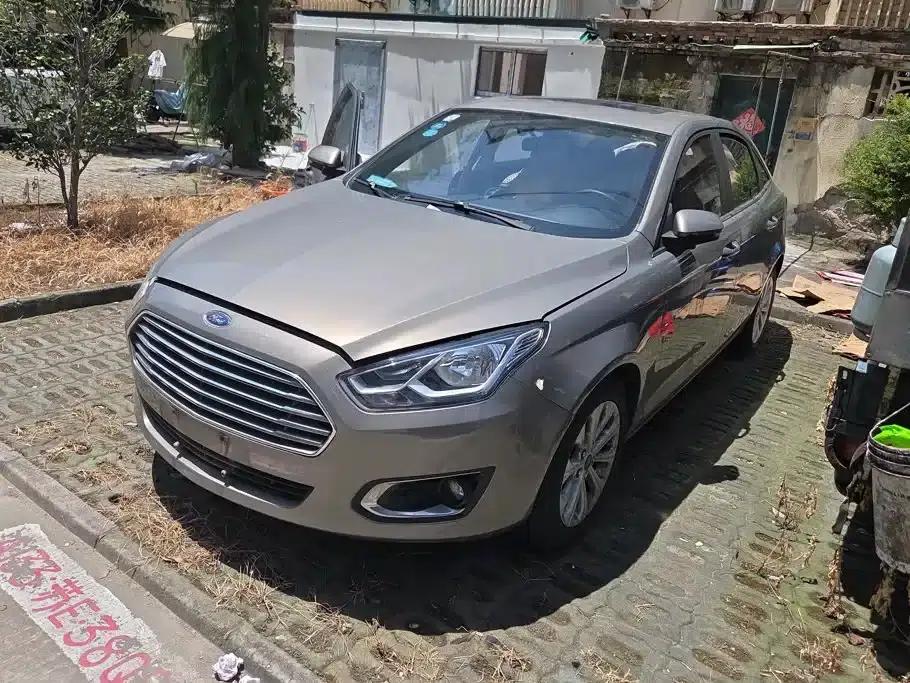 Ford Focus 2015 1.5L Automatic Fashion Edition — миниатюра 1