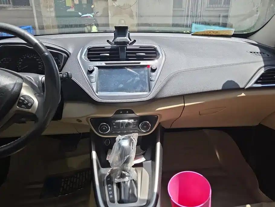 Ford Focus 2015 1.5L Automatic Fashion Edition — миниатюра 13