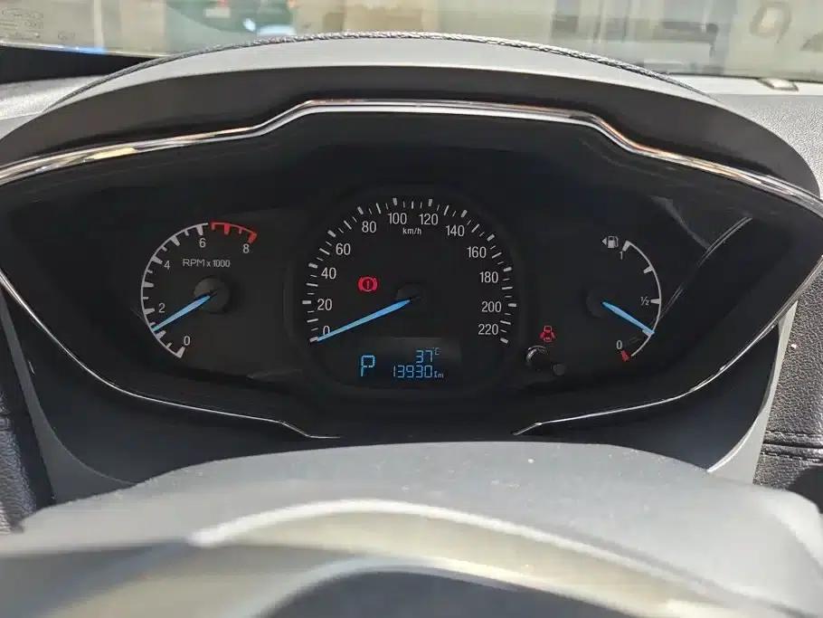 Ford Focus 2015 1.5L Automatic Fashion Edition — миниатюра 14