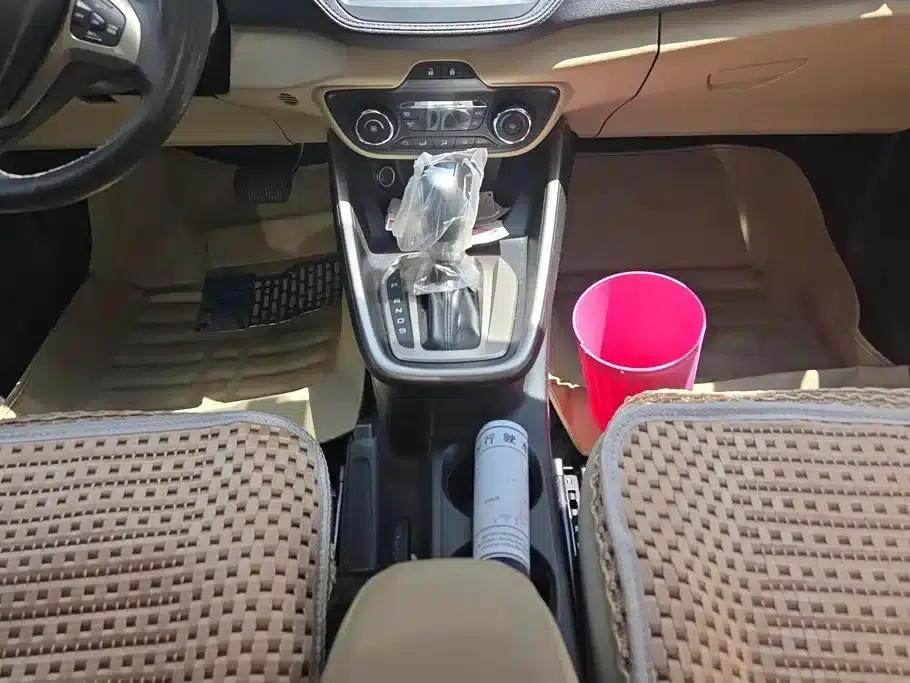 Ford Focus 2015 1.5L Automatic Fashion Edition — миниатюра 16