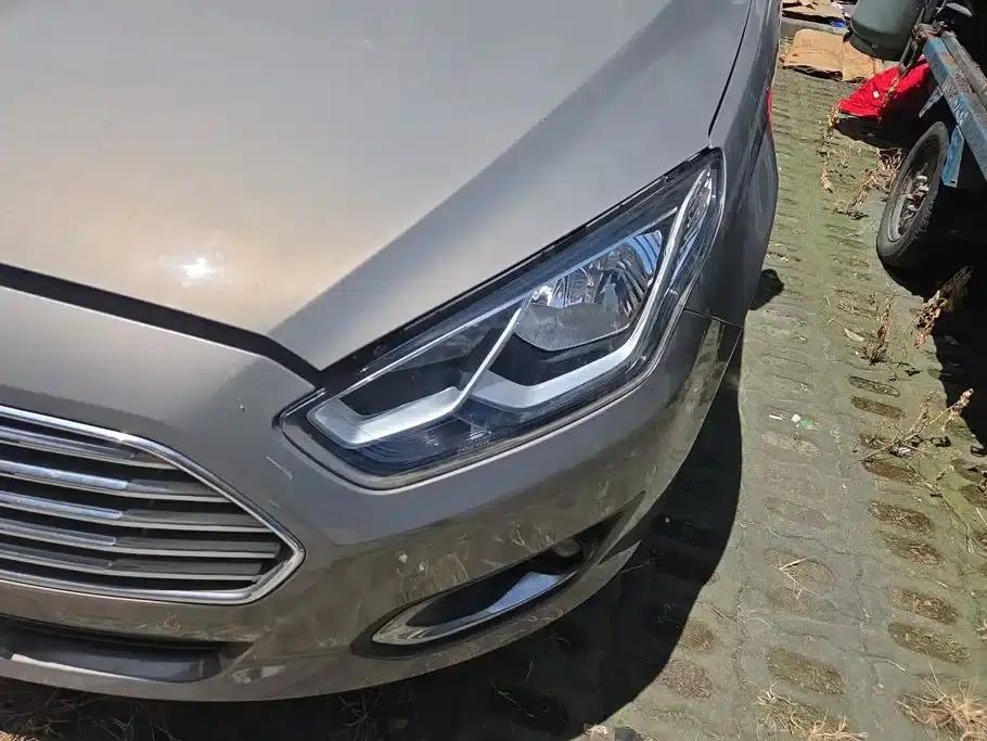 Ford Focus 2015 1.5L Automatic Fashion Edition — миниатюра 5
