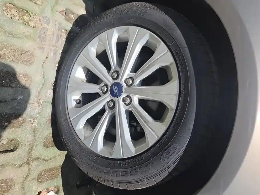 Ford Focus 2015 1.5L Automatic Fashion Edition — миниатюра 6