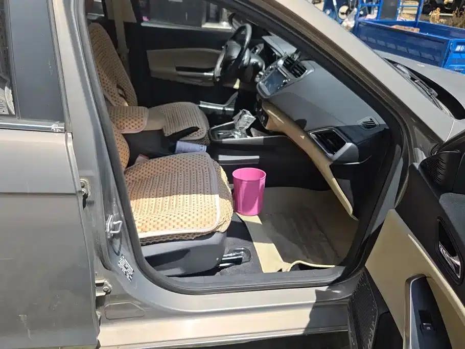 Ford Focus 2015 1.5L Automatic Fashion Edition — миниатюра 8