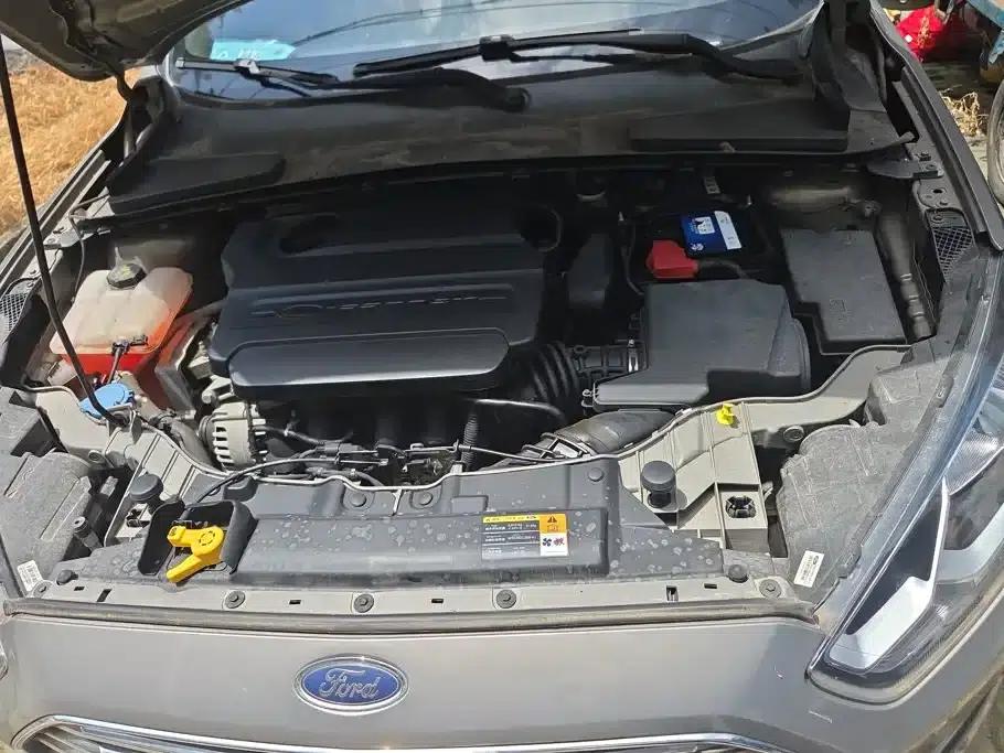 Ford Focus 2015 1.5L Automatic Fashion Edition — миниатюра 10