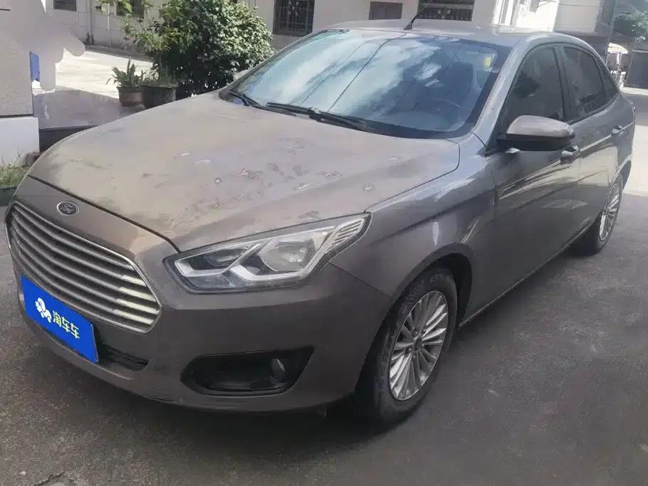 Ford Focus 2015 1.5L Manual Comfort Model — миниатюра 1