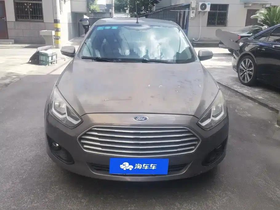 Ford Focus 2015 1.5L Manual Comfort Model — миниатюра 2