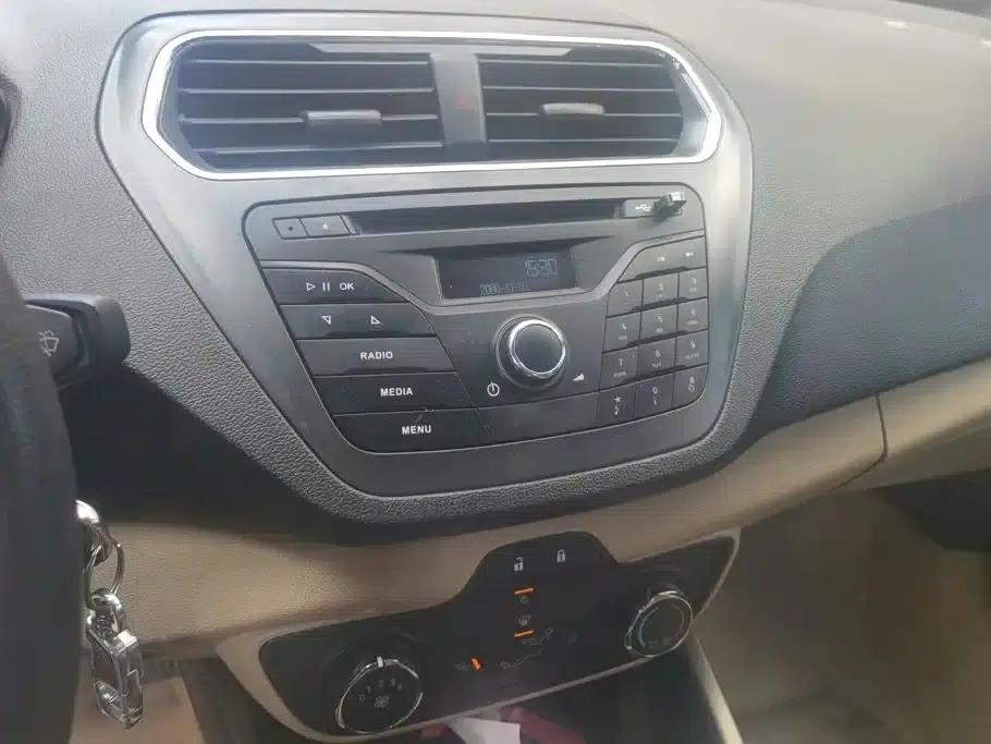 Ford Focus 2015 1.5L Manual Comfort Model — миниатюра 13