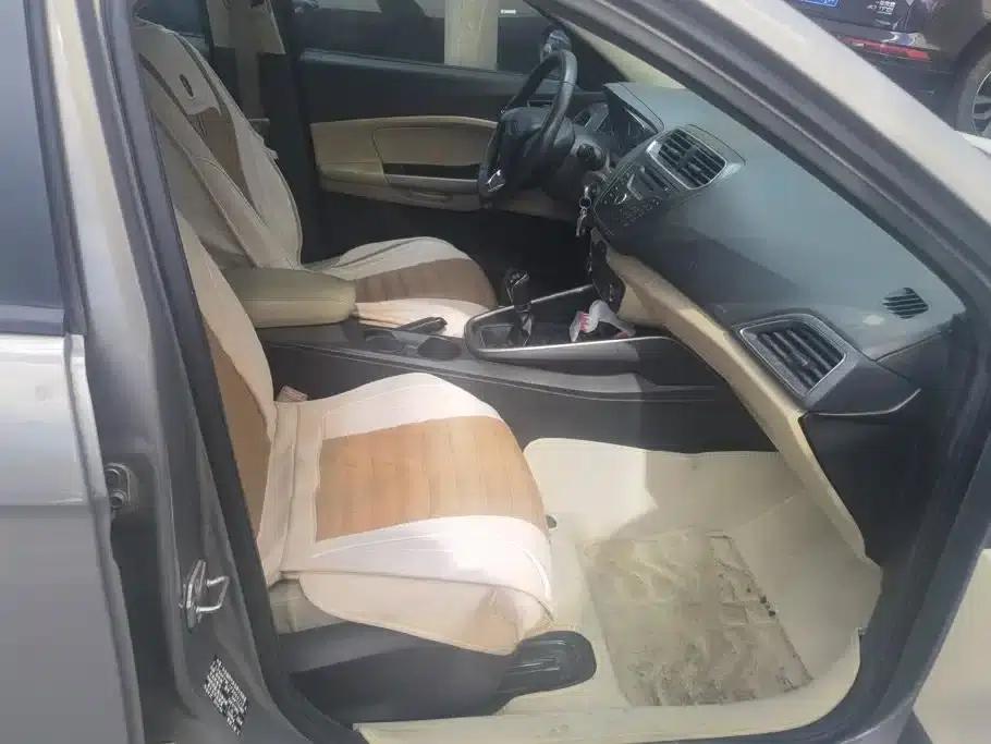 Ford Focus 2015 1.5L Manual Comfort Model — миниатюра 8