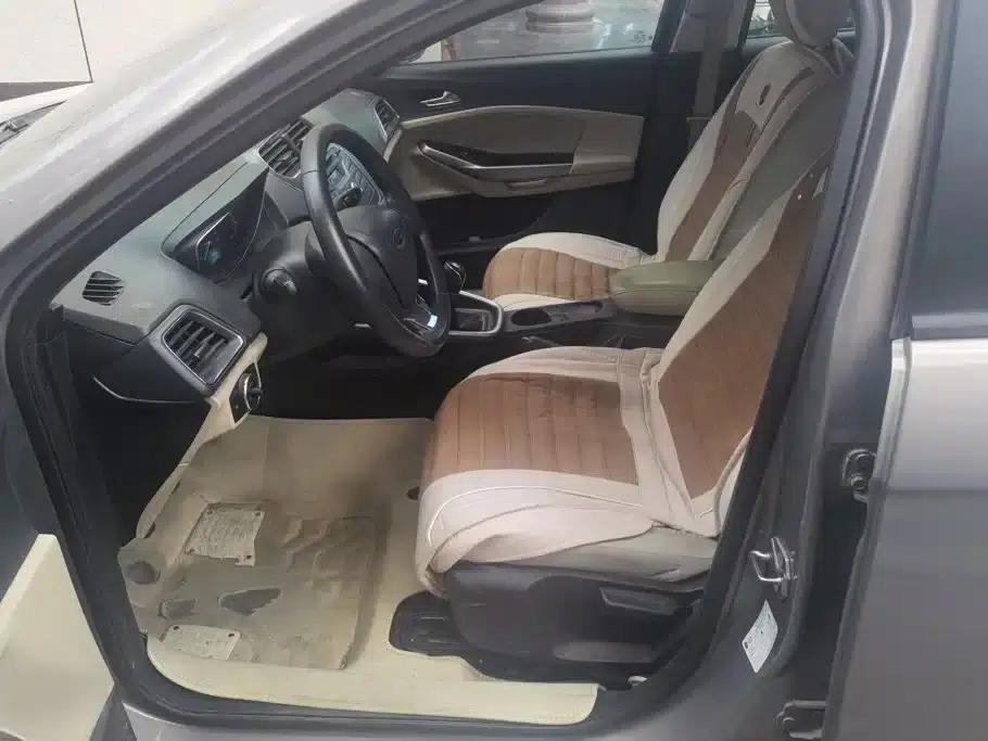 Ford Focus 2015 1.5L Manual Comfort Model — миниатюра 9