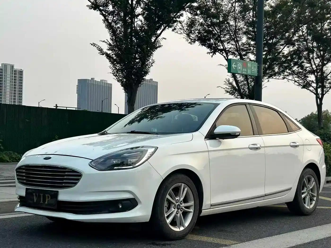 Ford Focus 2019 1.5L Automatic Enjoyment Edition — миниатюра 1