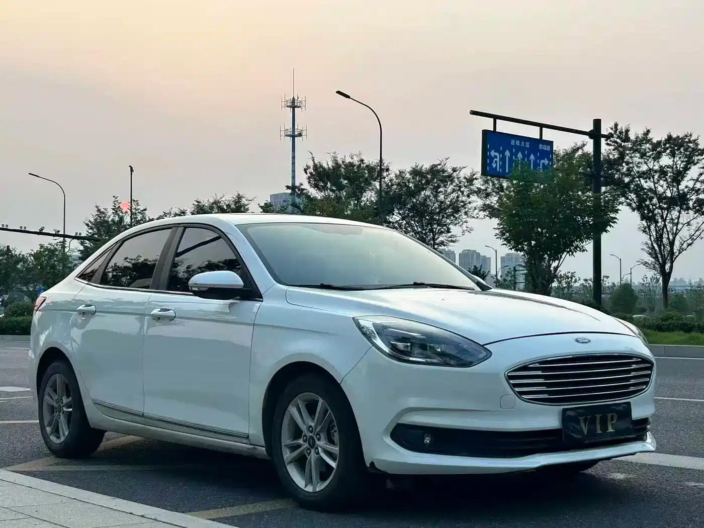 Ford Focus 2019 1.5L Automatic Enjoyment Edition — миниатюра 3