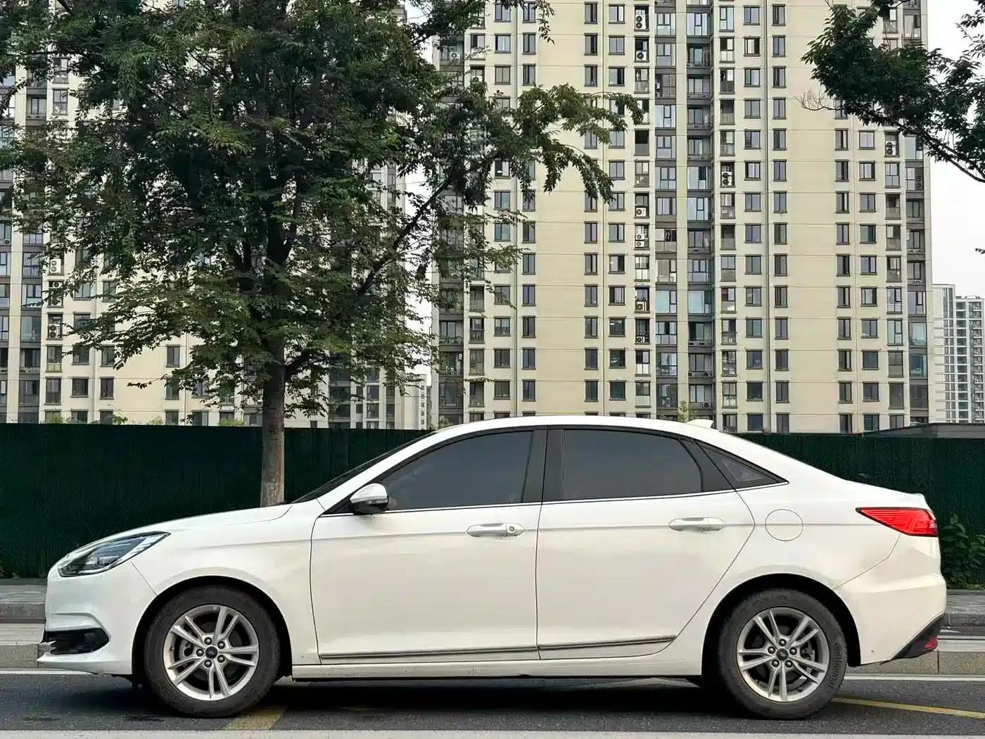 Ford Focus 2019 1.5L Automatic Enjoyment Edition — миниатюра 4
