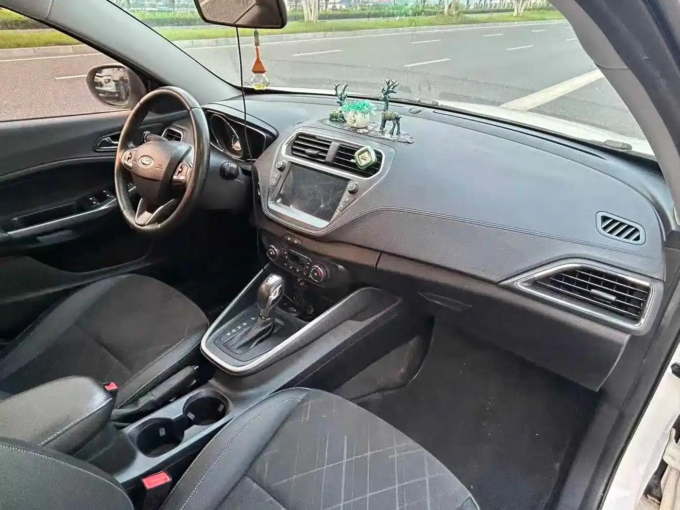 Ford Focus 2019 1.5L Automatic Enjoyment Edition — миниатюра 6