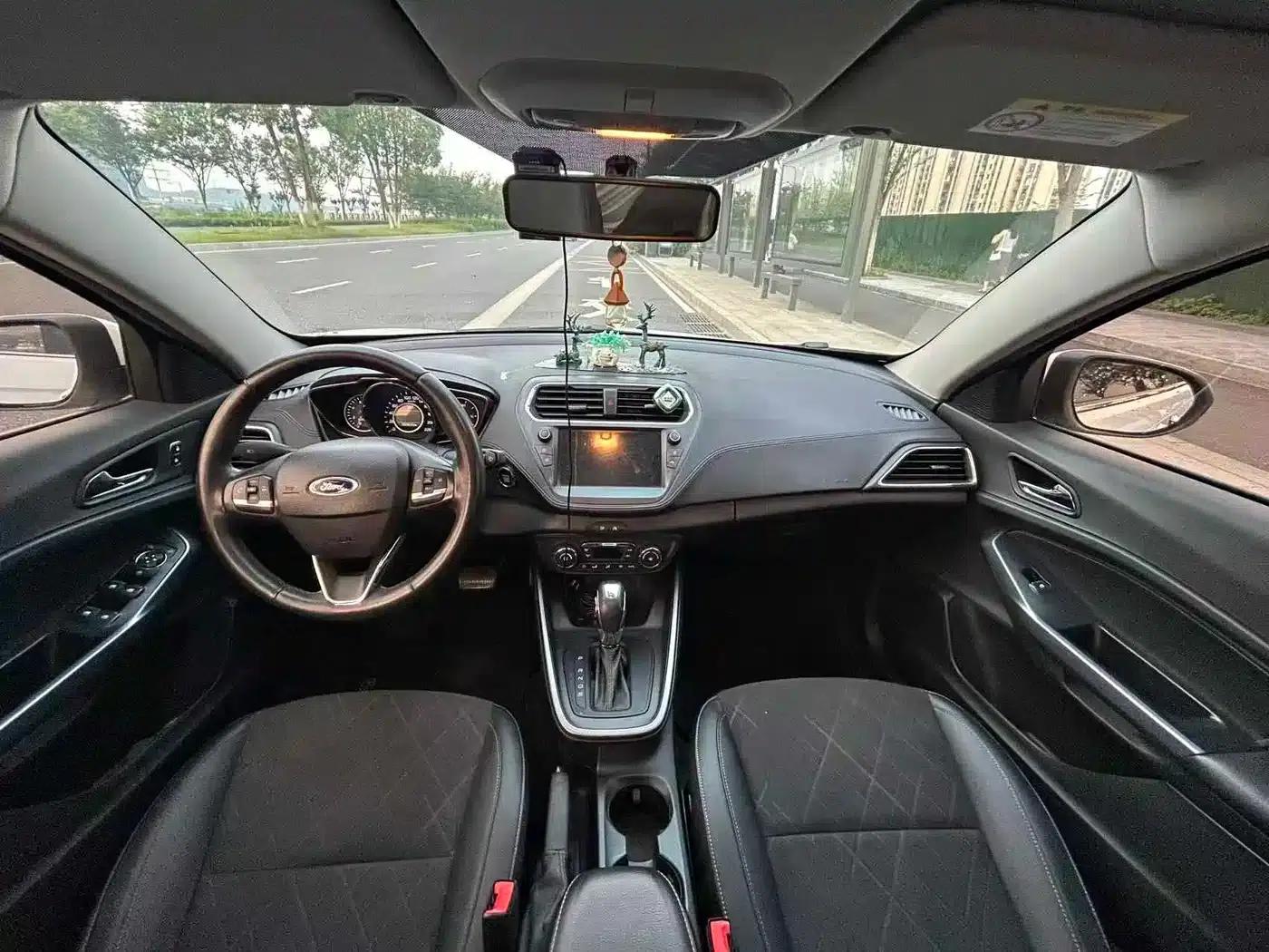 Ford Focus 2019 1.5L Automatic Enjoyment Edition — миниатюра 9