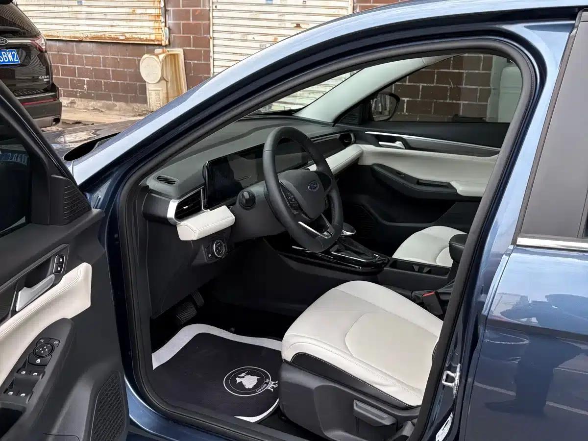 Ford Focus 2021 1.5L Automatic Diamond Edition — миниатюра 7