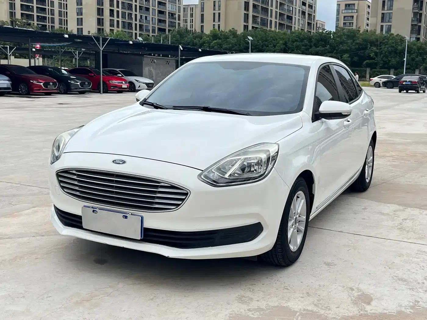 Ford Focus 2019 1.5L Automatic Premium Edition — миниатюра 1