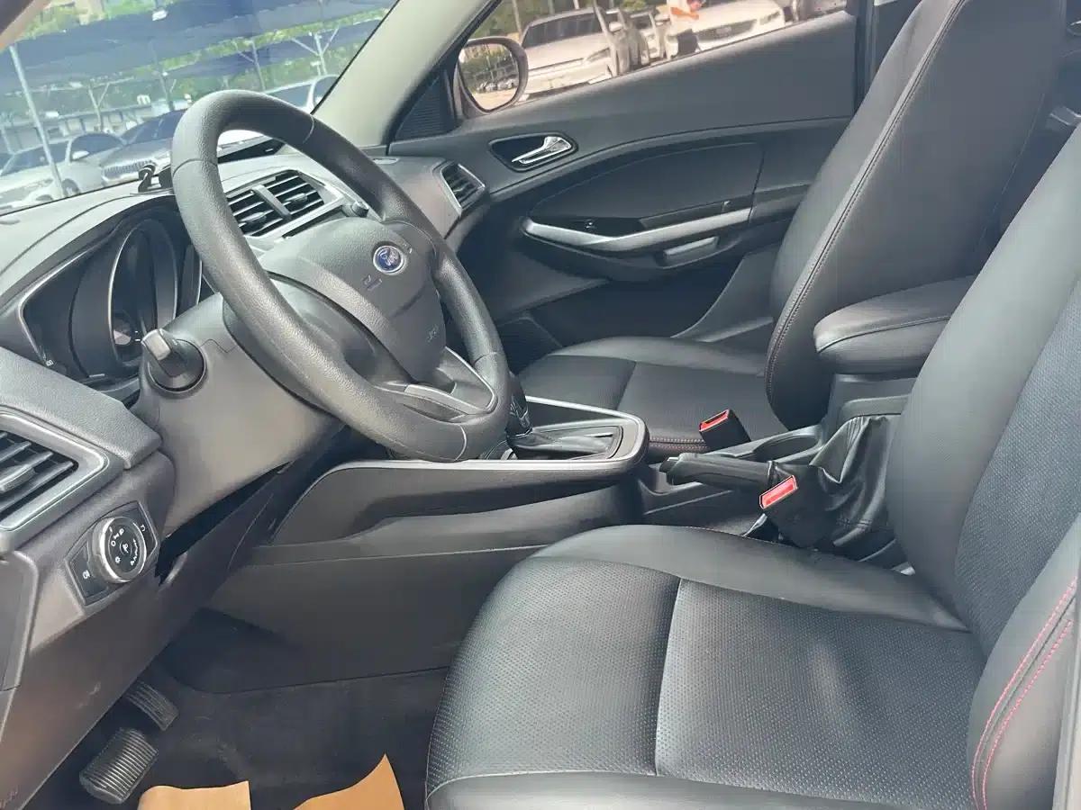Ford Focus 2019 1.5L Automatic Premium Edition — миниатюра 15