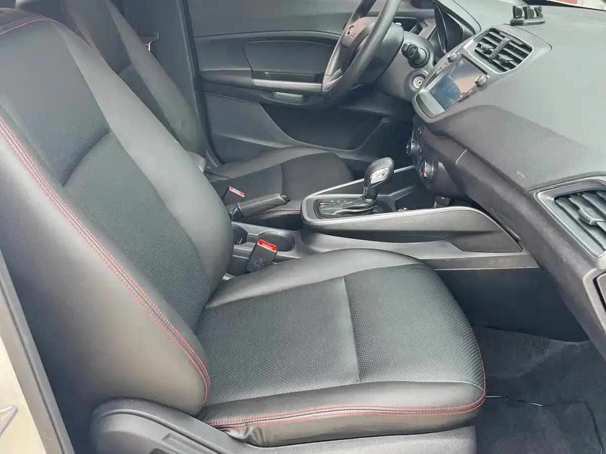 Ford Focus 2019 1.5L Automatic Premium Edition — миниатюра 8