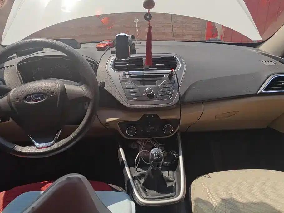 Ford Focus 2017 1.5L Manual Comfort Model — миниатюра 12