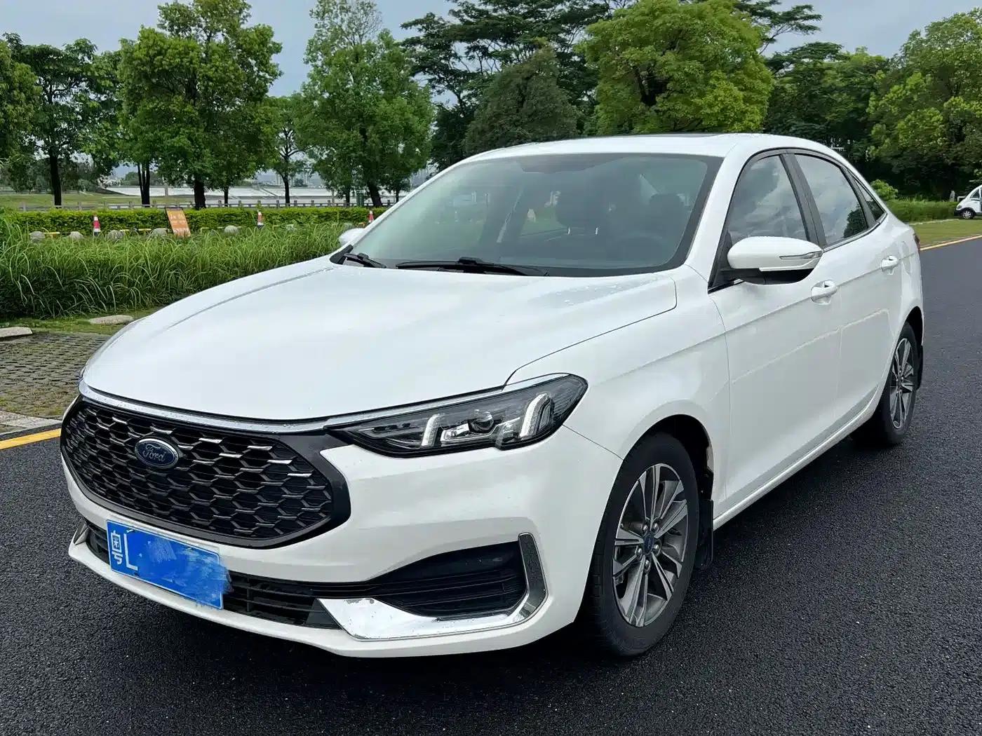 Ford Focus 2021 1.5L Automatic Diamond Edition — миниатюра 3