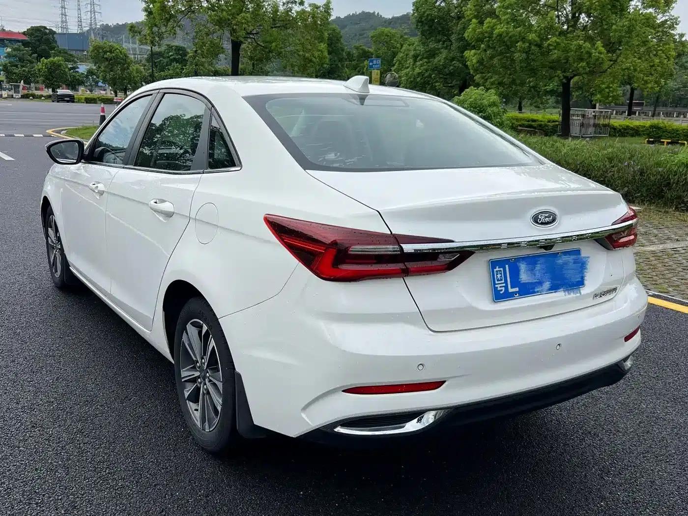 Ford Focus 2021 1.5L Automatic Diamond Edition — миниатюра 4