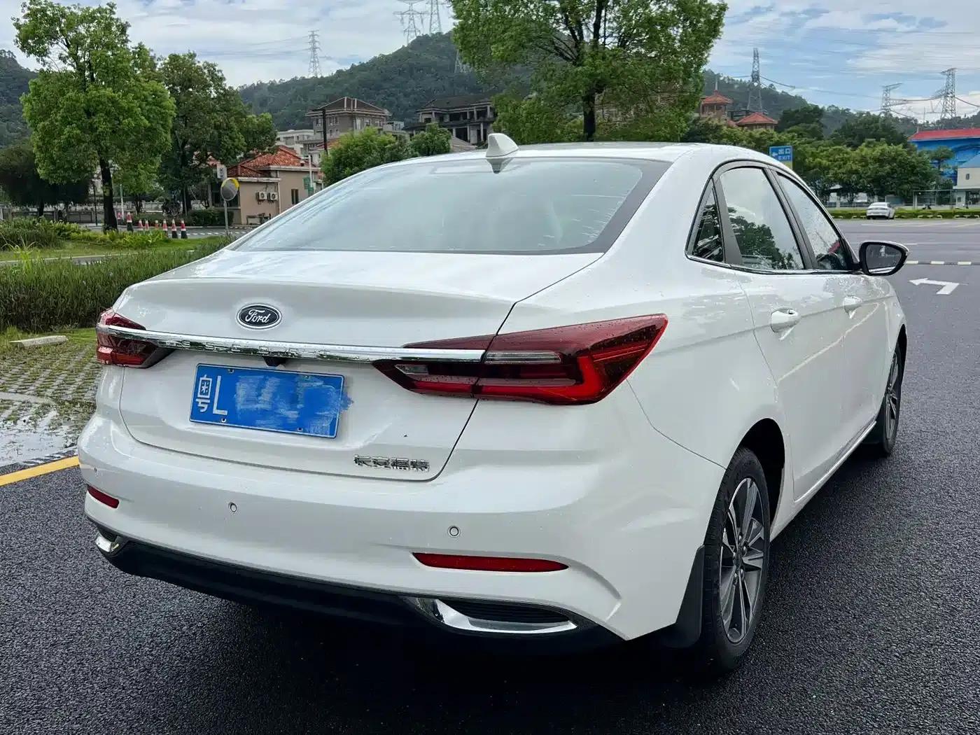 Ford Focus 2021 1.5L Automatic Diamond Edition — миниатюра 6