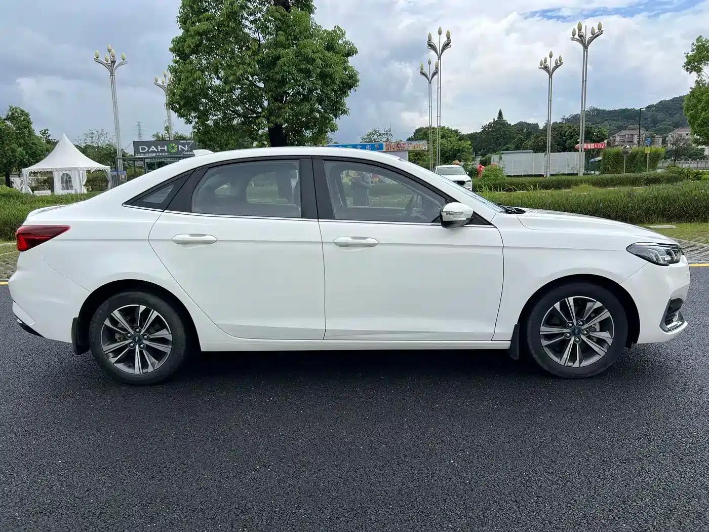 Ford Focus 2021 1.5L Automatic Diamond Edition — миниатюра 7
