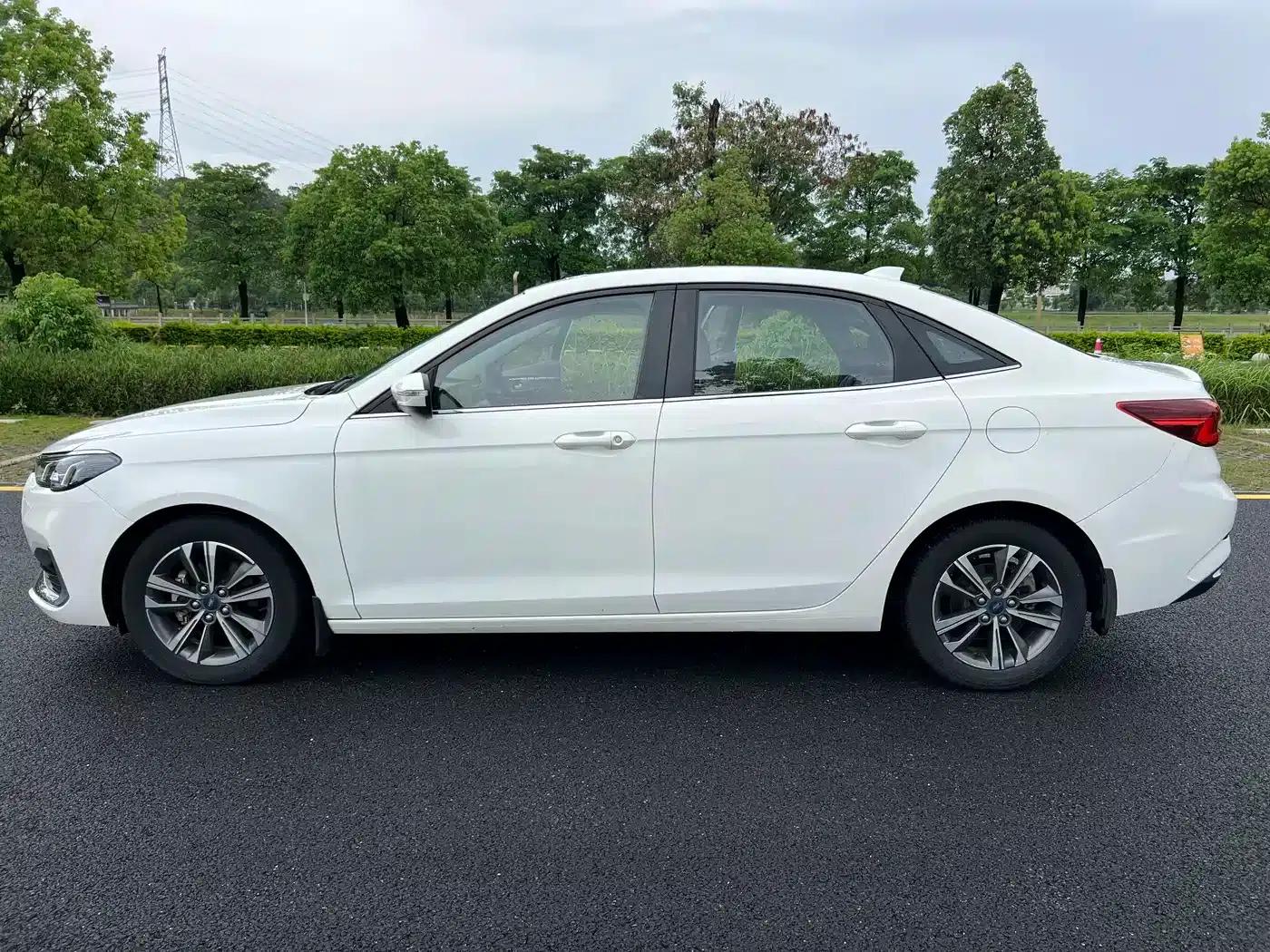 Ford Focus 2021 1.5L Automatic Diamond Edition — миниатюра 8