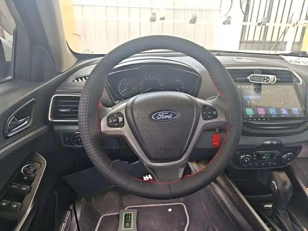 Ford Focus 2015 1.5L Automatic Fashion Edition — миниатюра 11