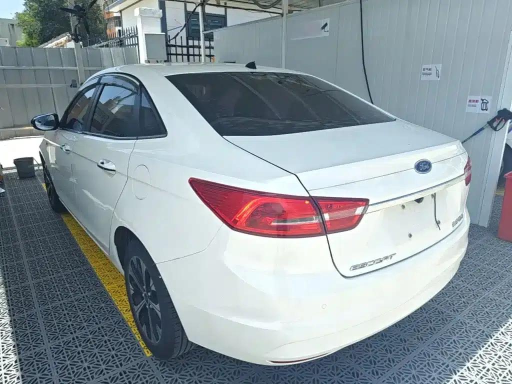 Ford Focus 2015 1.5L Automatic Fashion Edition — миниатюра 5