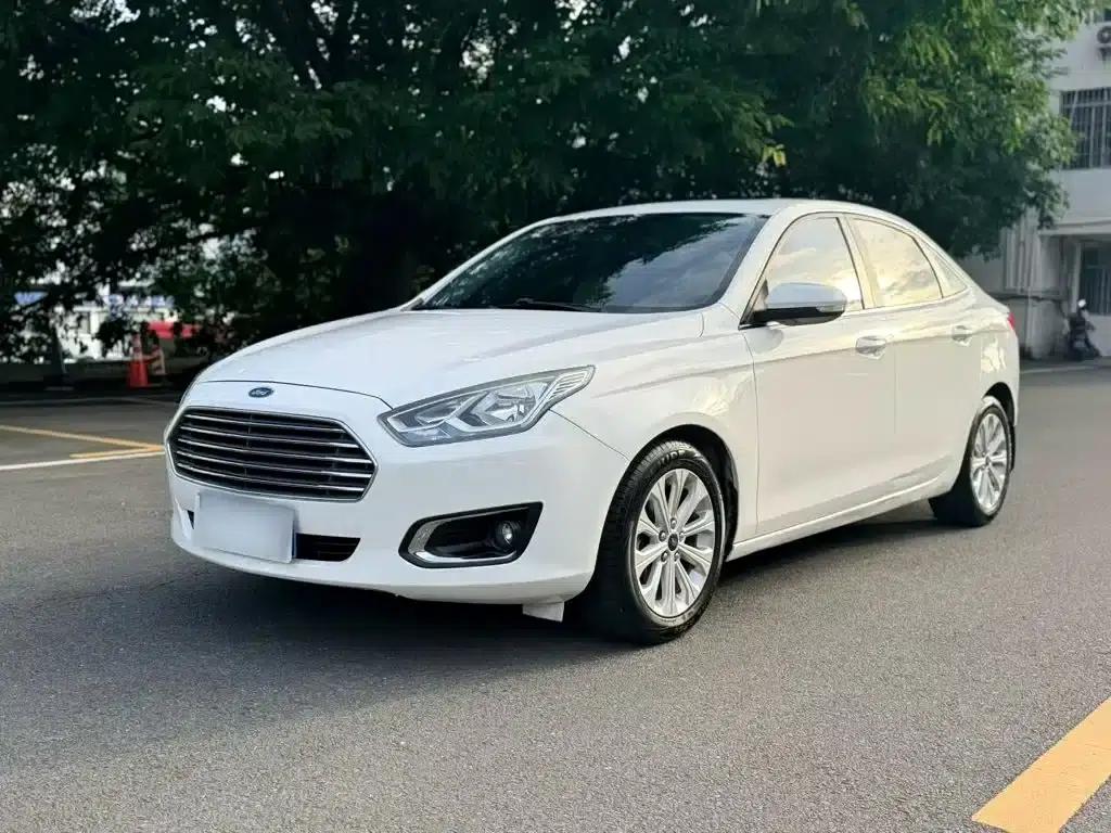 Ford Focus 2015 1.5L Automatic Fashion Edition — миниатюра 1