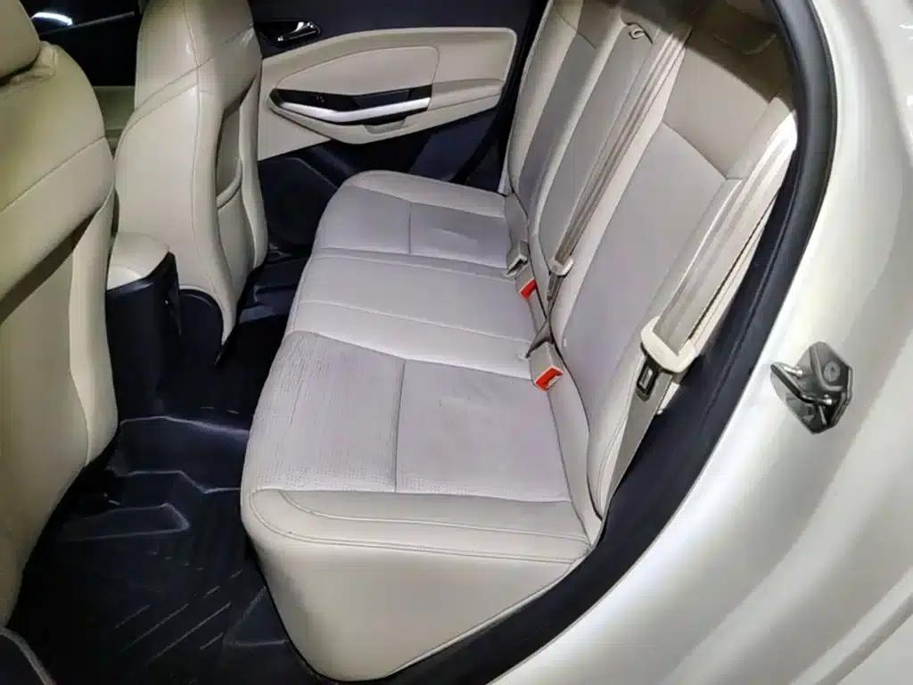 Ford Focus 2015 1.5L Automatic Fashion Edition — миниатюра 17