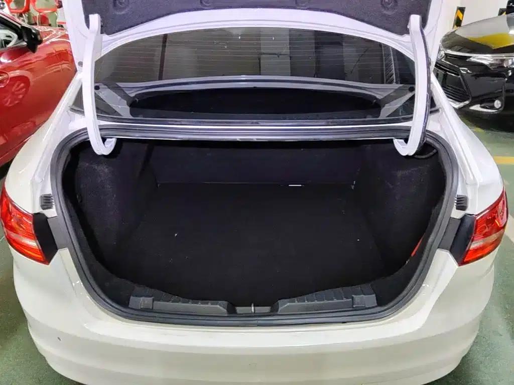 Ford Focus 2015 1.5L Automatic Fashion Edition — миниатюра 19