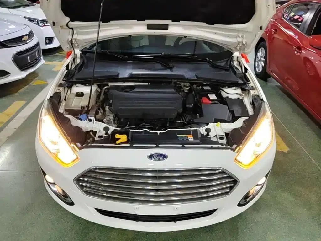 Ford Focus 2015 1.5L Automatic Fashion Edition — миниатюра 20