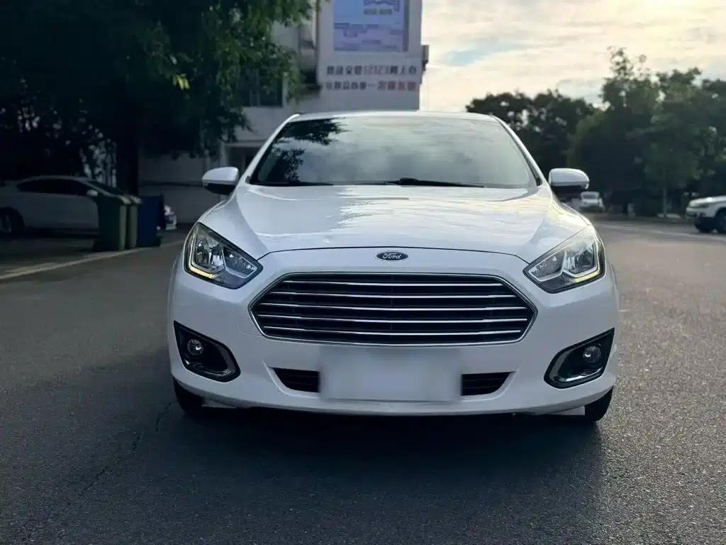 Ford Focus 2015 1.5L Automatic Fashion Edition — миниатюра 3