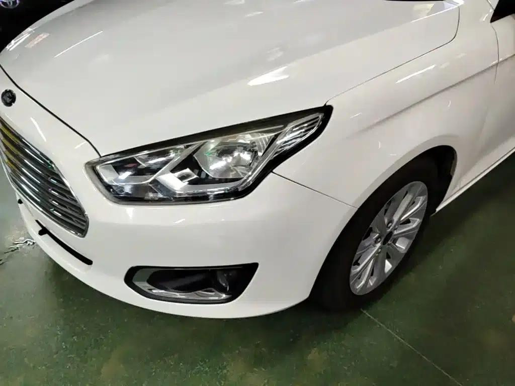Ford Focus 2015 1.5L Automatic Fashion Edition — миниатюра 24