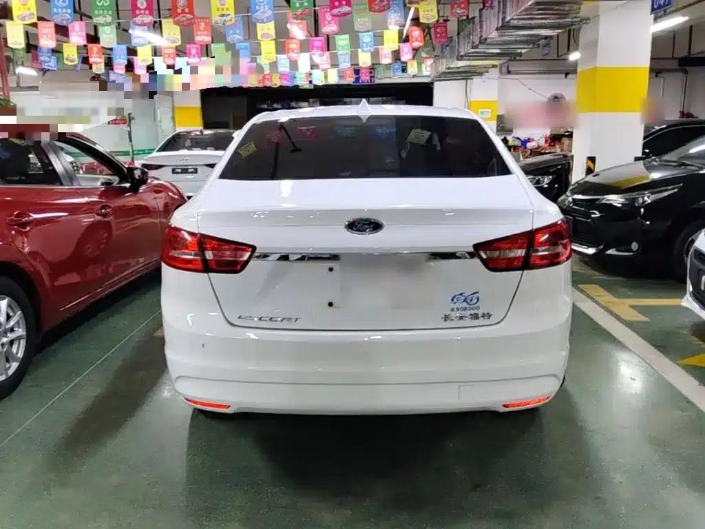 Ford Focus 2015 1.5L Automatic Fashion Edition — миниатюра 6