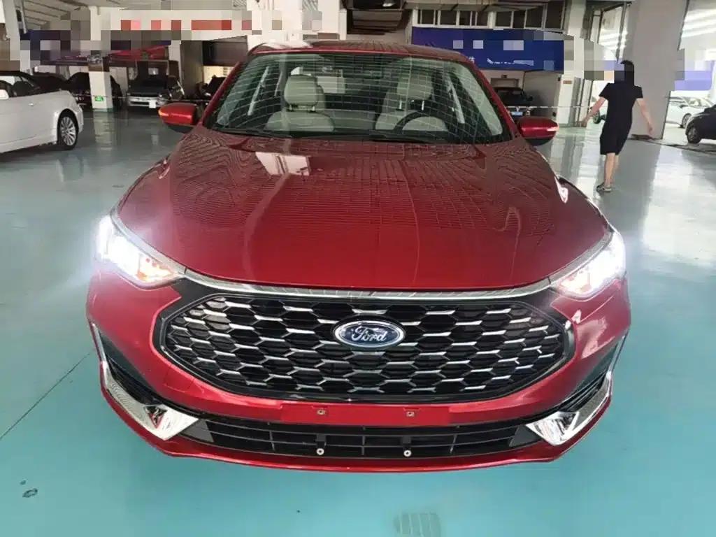 Ford Focus 2021 1.5L Automatic Diamond Edition — миниатюра 3