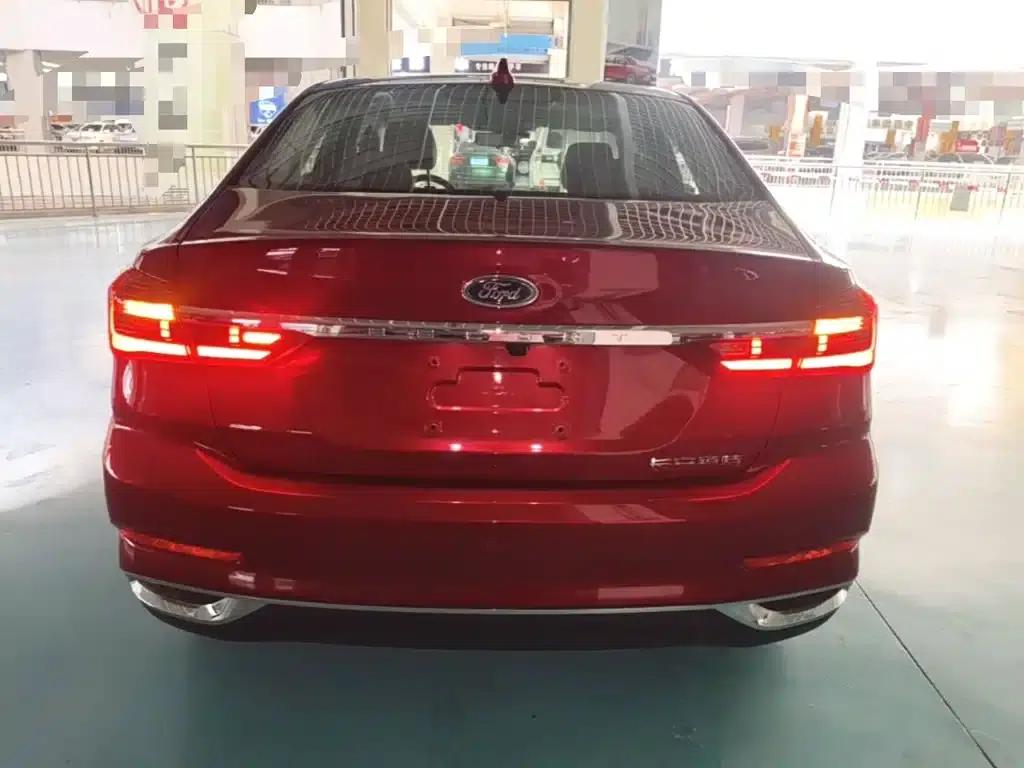 Ford Focus 2021 1.5L Automatic Diamond Edition — миниатюра 6