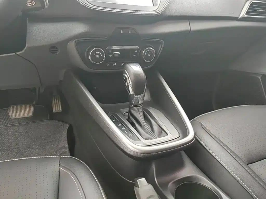 Ford Focus 2015 1.5L Automatic Fashion Edition — миниатюра 14