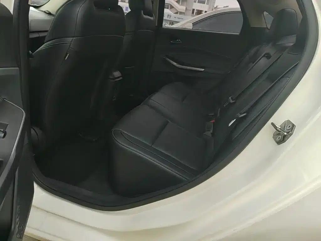 Ford Focus 2015 1.5L Automatic Fashion Edition — миниатюра 17