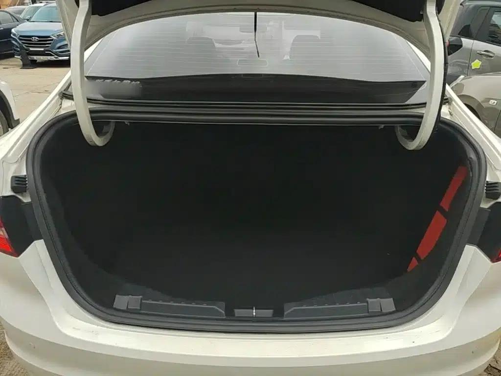 Ford Focus 2015 1.5L Automatic Fashion Edition — миниатюра 19