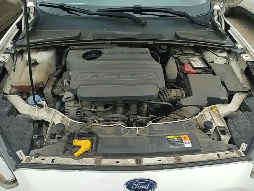 Ford Focus 2015 1.5L Automatic Fashion Edition — миниатюра 20
