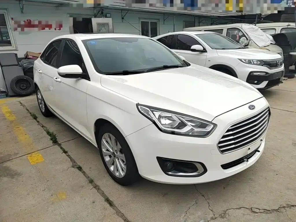 Ford Focus 2015 1.5L Automatic Fashion Edition — миниатюра 4