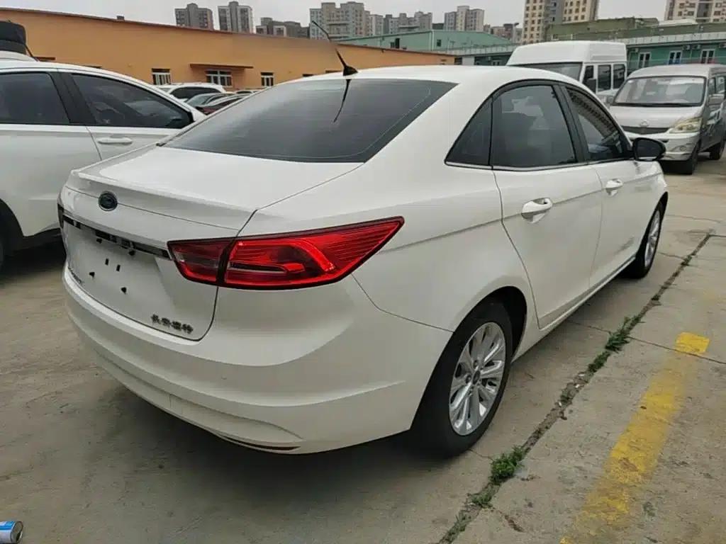 Ford Focus 2015 1.5L Automatic Fashion Edition — миниатюра 7