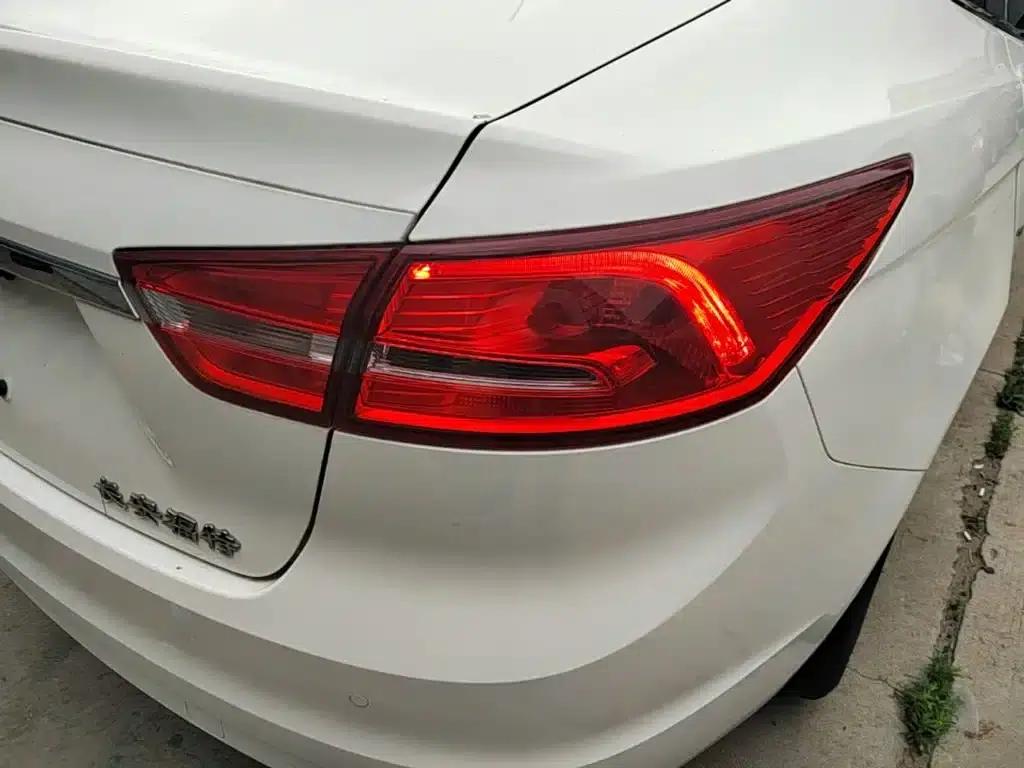 Ford Focus 2015 1.5L Automatic Fashion Edition — миниатюра 8