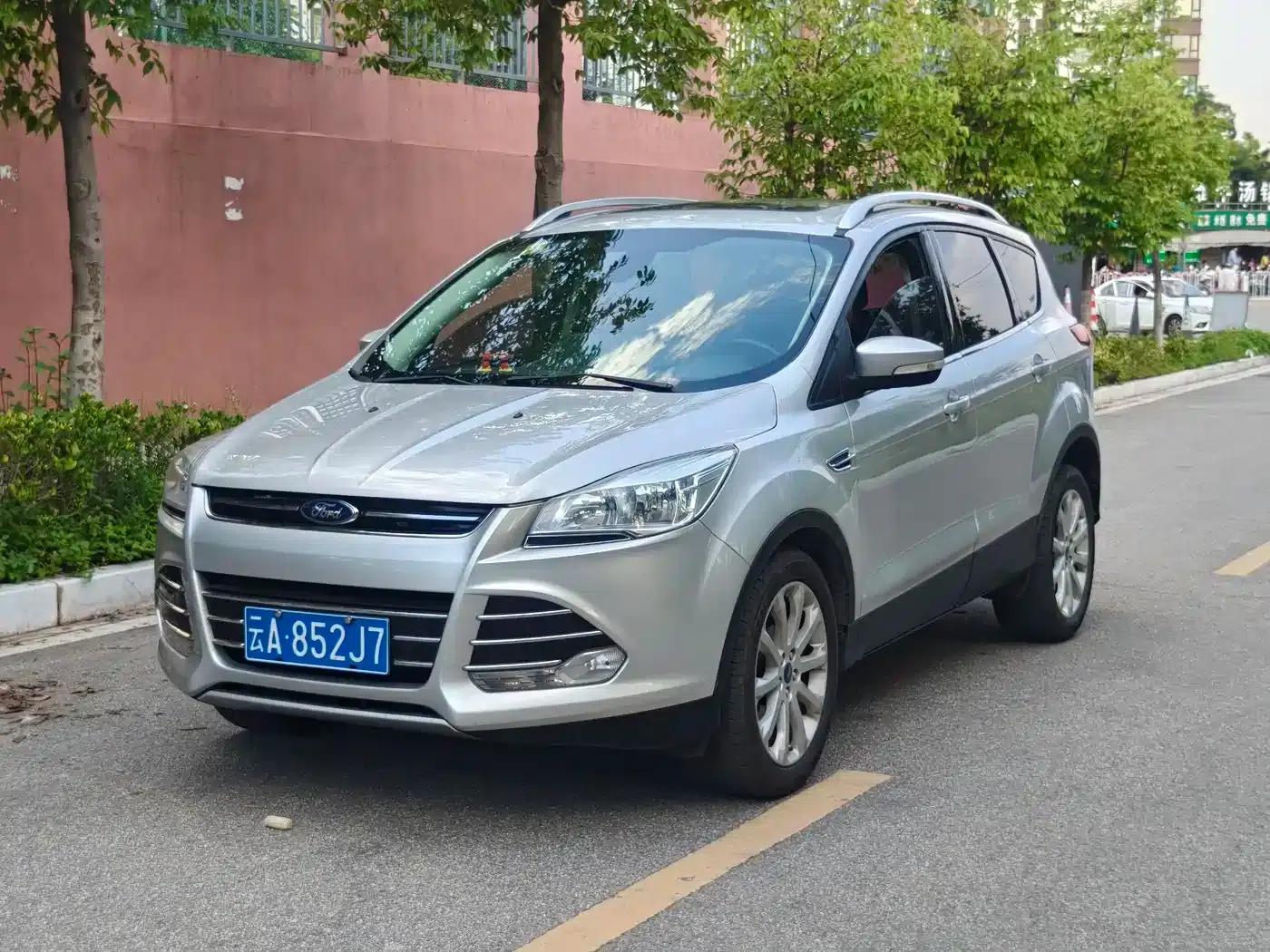 Ford Kuga 2015 1.5L GTDi 2WD Fashion Edition — миниатюра 1