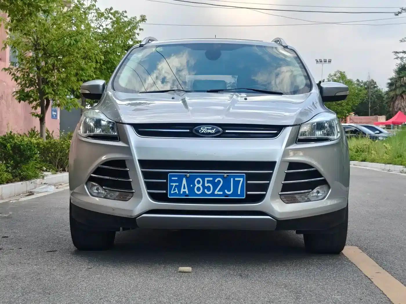 Ford Kuga 2015 1.5L GTDi 2WD Fashion Edition — миниатюра 2